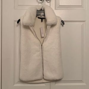 🌻NWT $120 WHBM Faux Fur Zipper Vest
